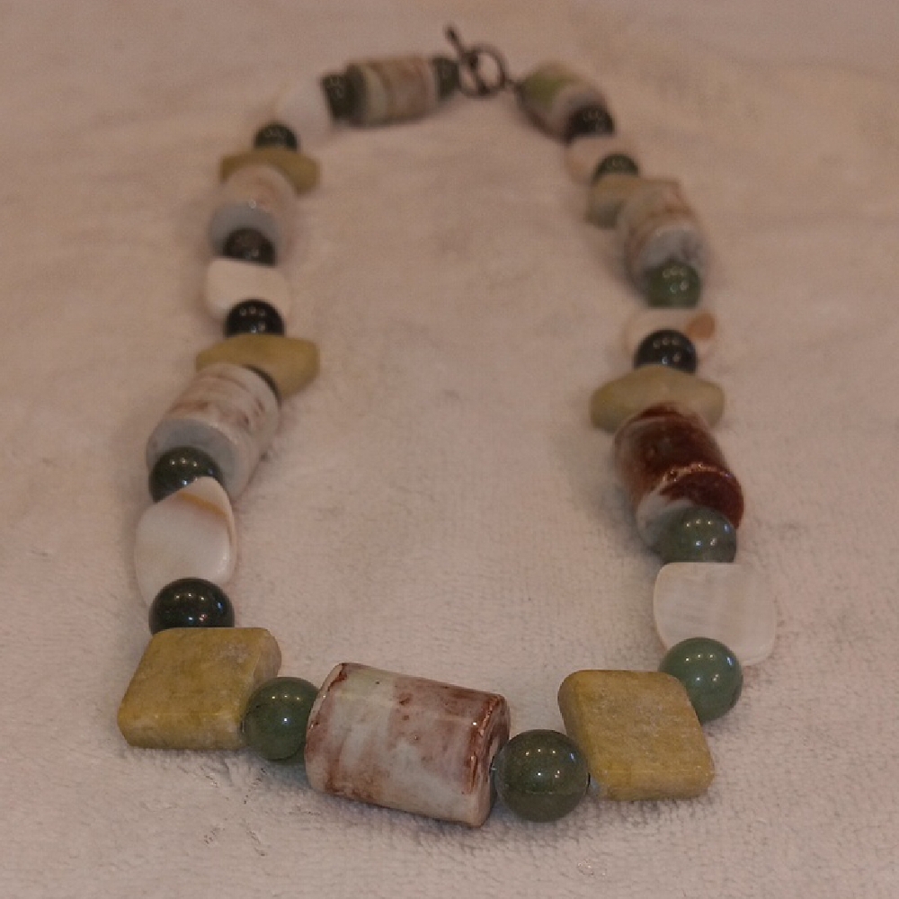 Artisan Handmade Deco Green and Cream Beaded Necklace - Picture 4 of 6